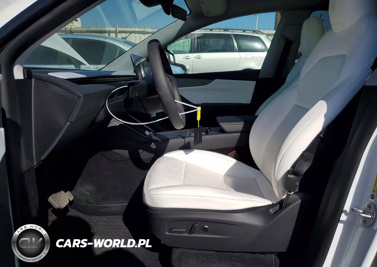 2026 Tesla Model Y VIN:7SAYGDED8TF385222 - 7