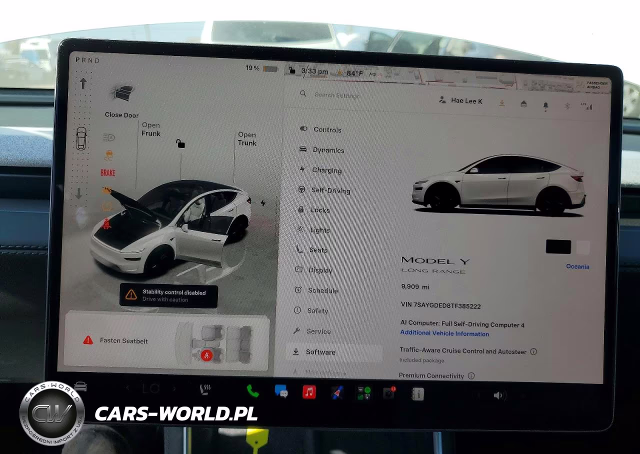 2026 Tesla Model Y VIN:7SAYGDED8TF385222 - 9