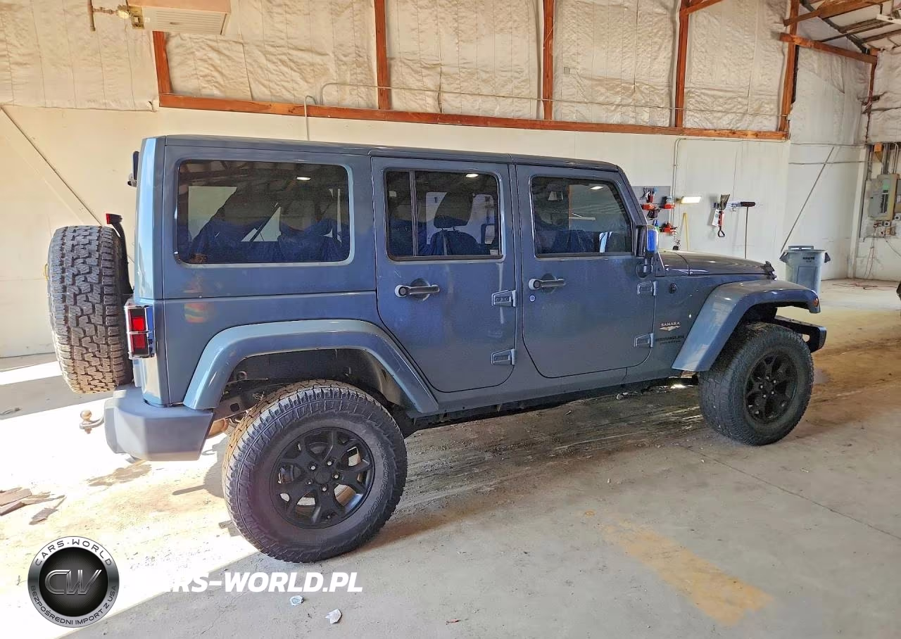 2014 Jeep Wrangler Unlimited Sahara VIN:1C4BJWEG7EL272923 - 3