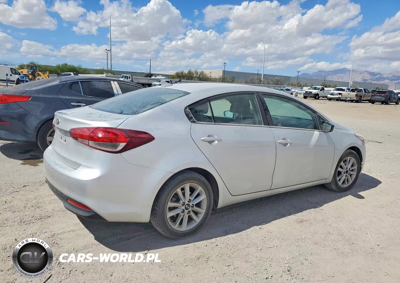 2017 Kia Forte Lx VIN:3KPFL4A73HE116560 - 3