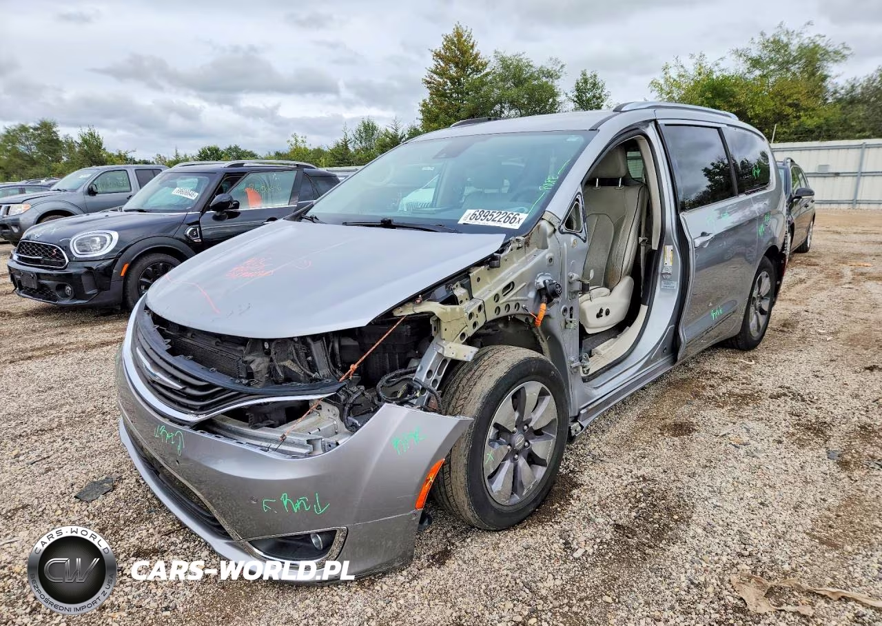 2017 Chrysler Pacifica Ehybrid Platinum VIN:2C4RC1N7XHR679738 - 1