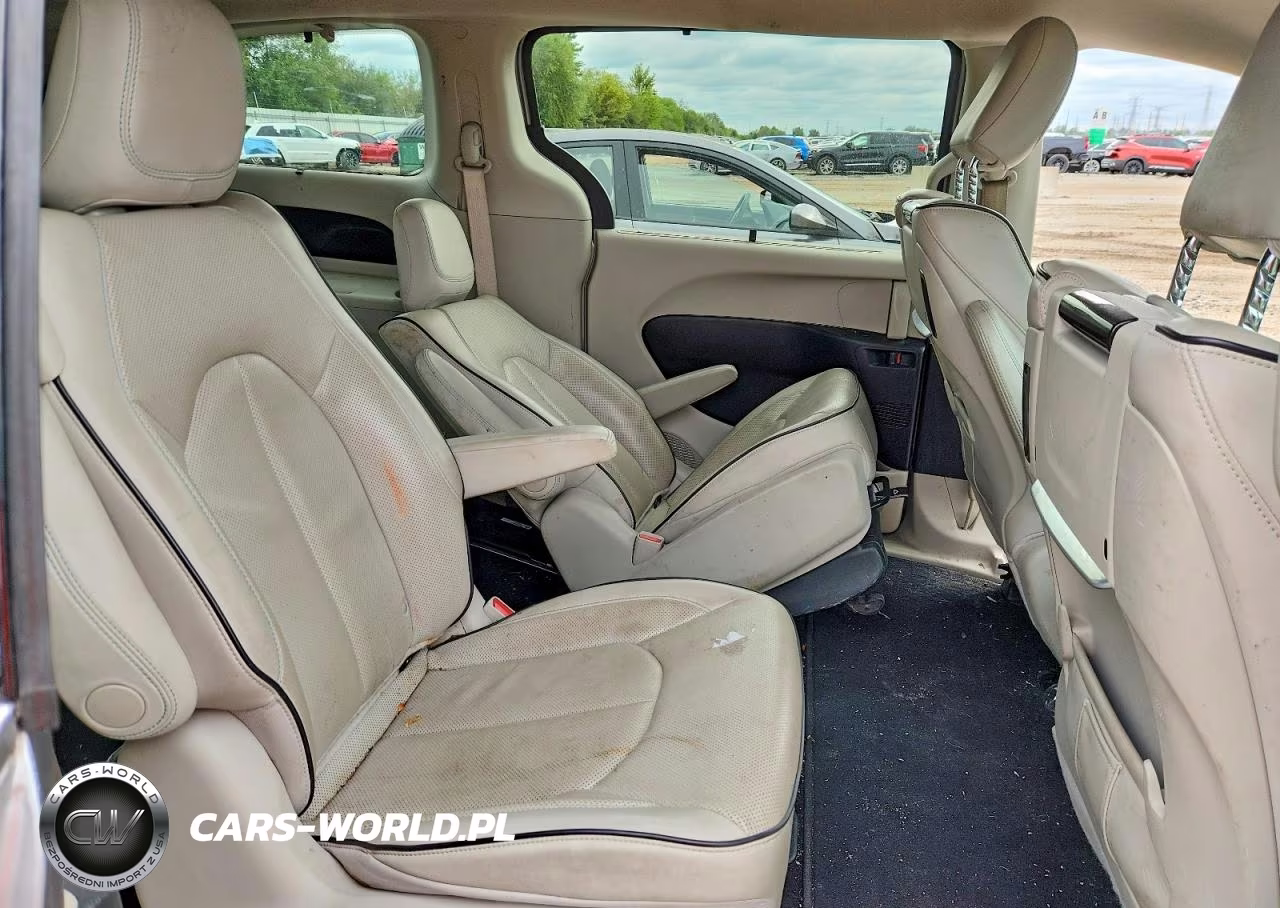 2017 Chrysler Pacifica Ehybrid Platinum VIN:2C4RC1N7XHR679738 - 11