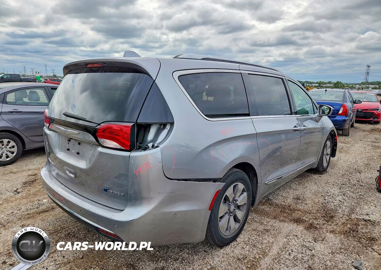 2017 Chrysler Pacifica Ehybrid Platinum VIN:2C4RC1N7XHR679738 - 3