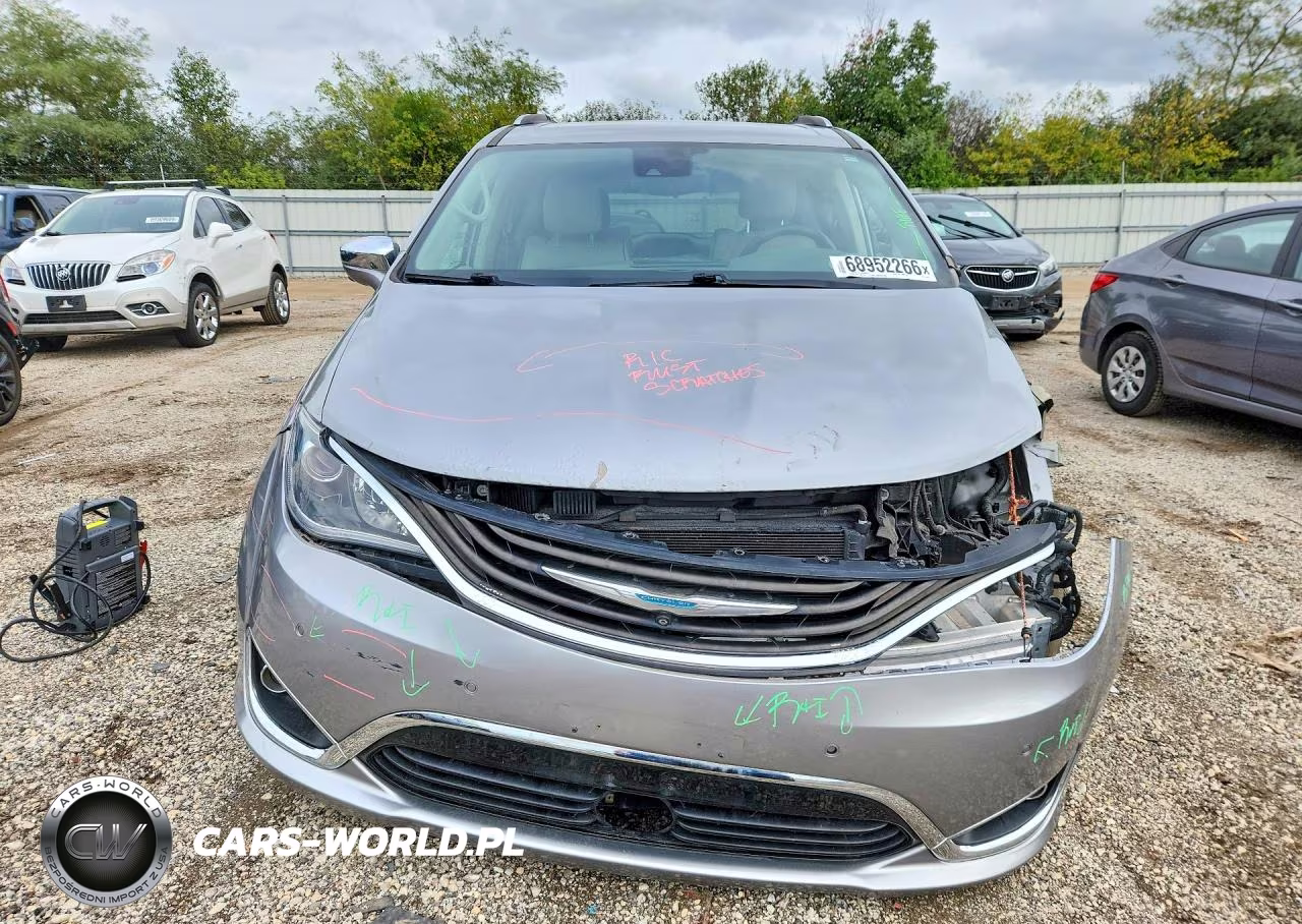 2017 Chrysler Pacifica Ehybrid Platinum VIN:2C4RC1N7XHR679738 - 5