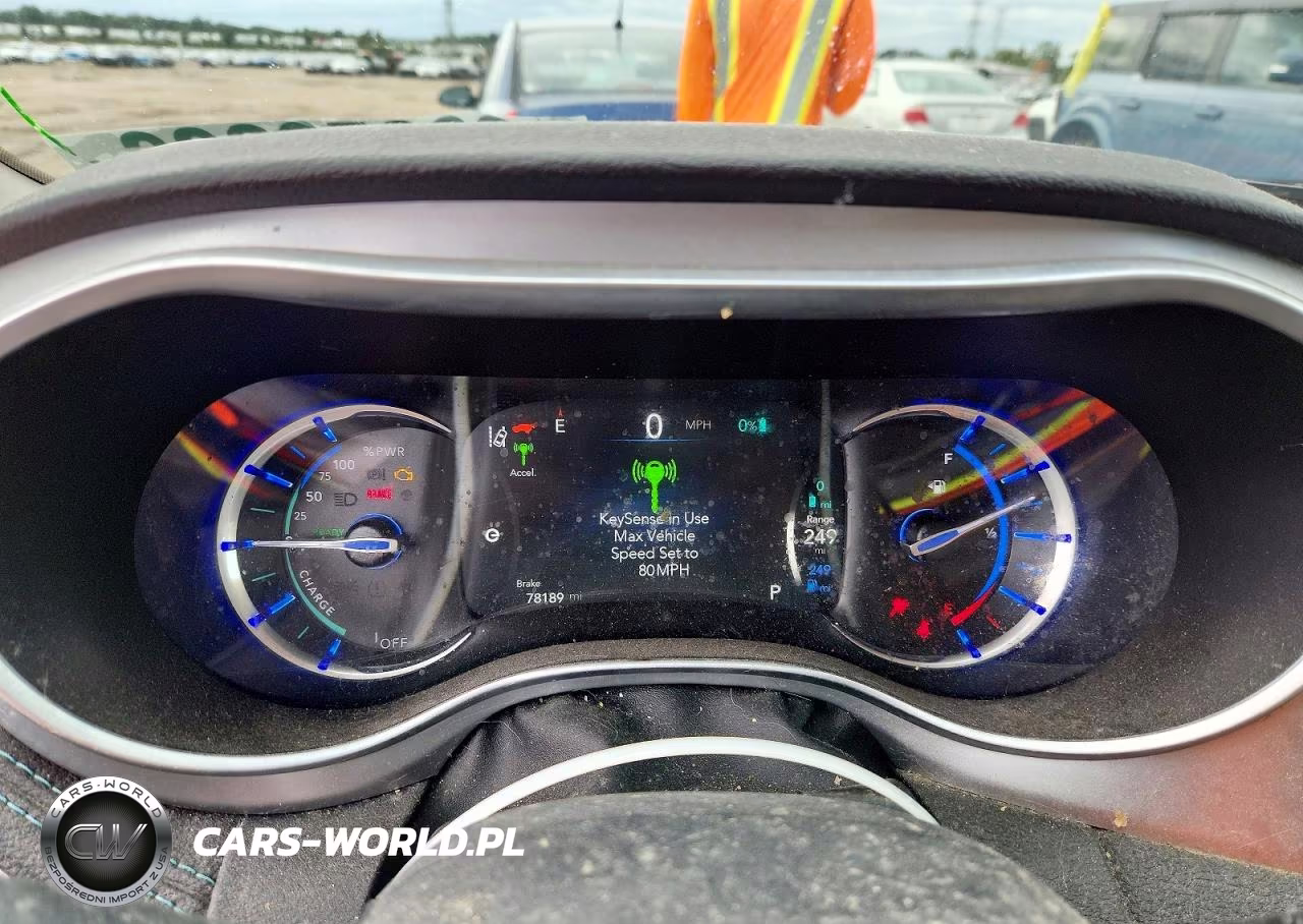 2017 Chrysler Pacifica Ehybrid Platinum VIN:2C4RC1N7XHR679738 - 9