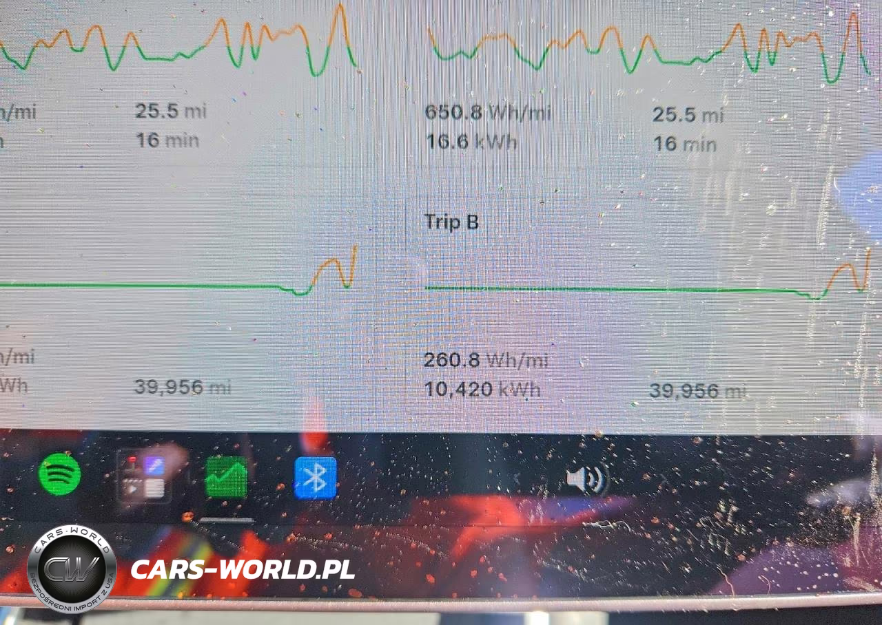 2021 Tesla Model Y VIN:5YJYGDEE5MF085595 - 9