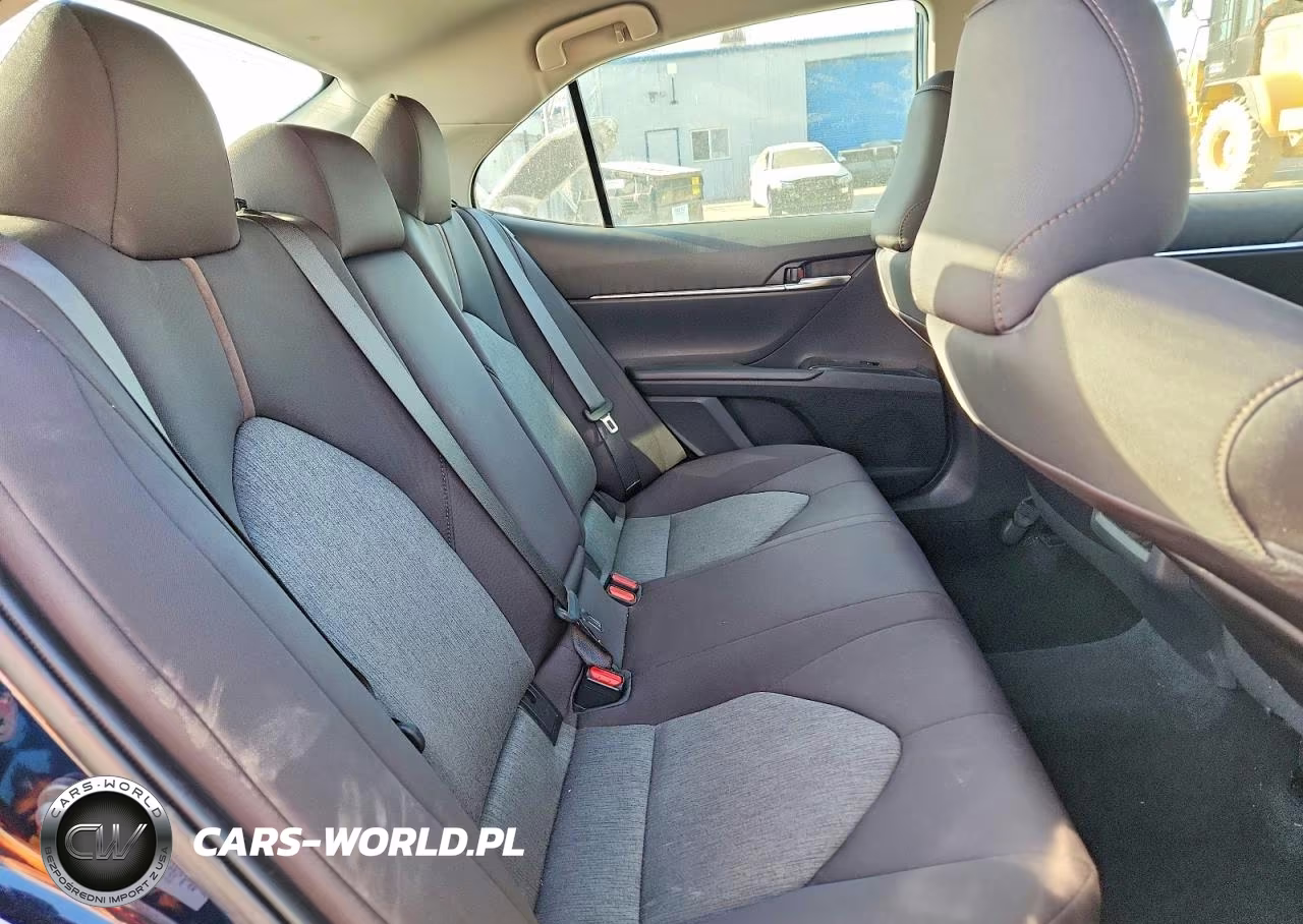 2018 Toyota Camry Le VIN:4T1B11HK0JU618135 - 10