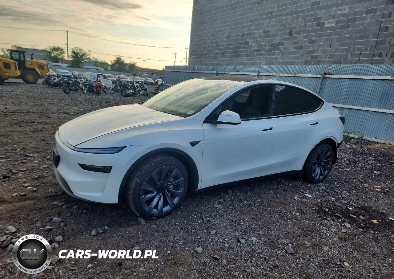 2026 Tesla Model Y VIN:7SAYGAEE4TF653657 - 1