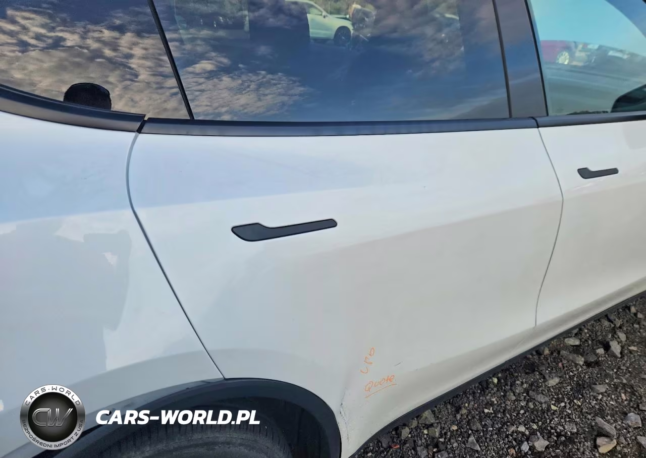 2026 Tesla Model Y VIN:7SAYGAEE4TF653657 - 10