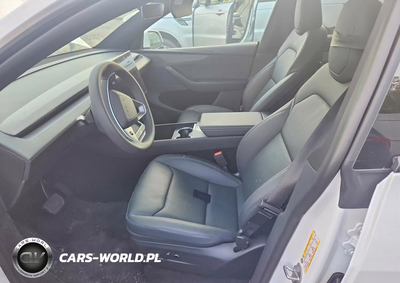 2026 Tesla Model Y VIN:7SAYGAEE4TF653657 - 7