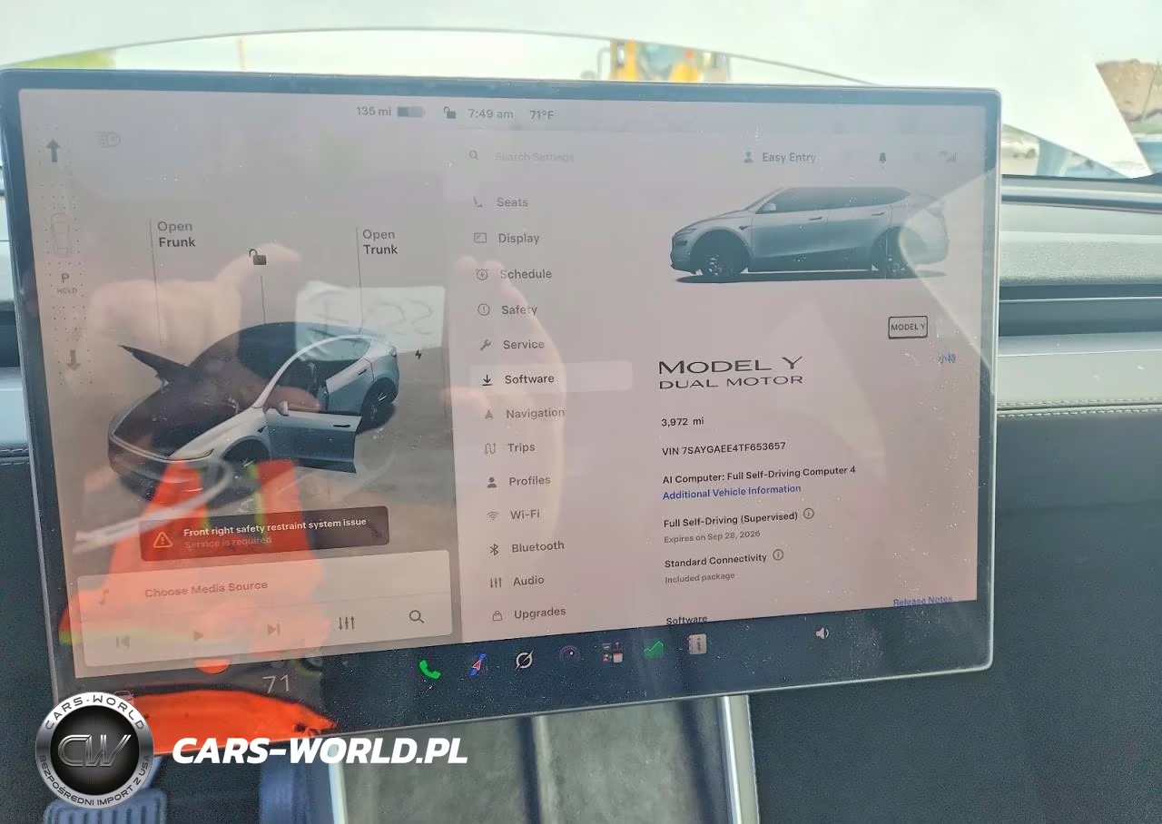 2026 Tesla Model Y VIN:7SAYGAEE4TF653657 - 9