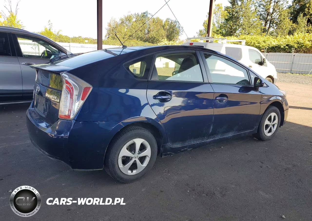 2013 Toyota Prius Two VIN:JTDKN3DU9D1636098 - 3
