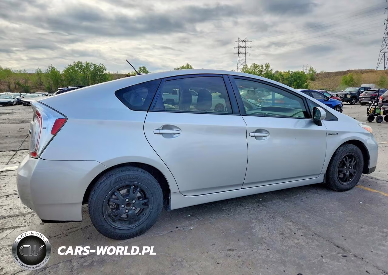 2012 Toyota Prius Three VIN:JTDKN3DUXC5471637 - 3