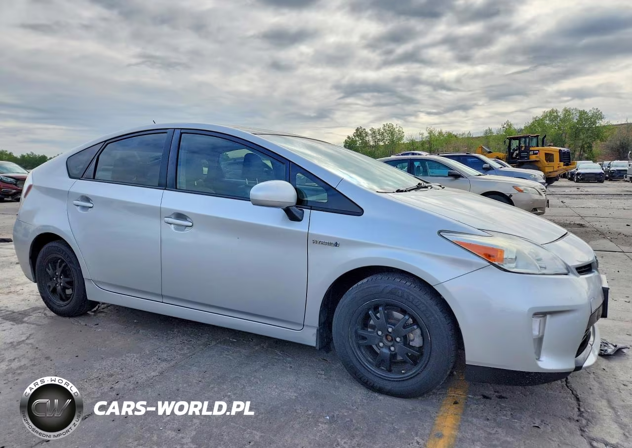 2012 Toyota Prius Three VIN:JTDKN3DUXC5471637 - 4