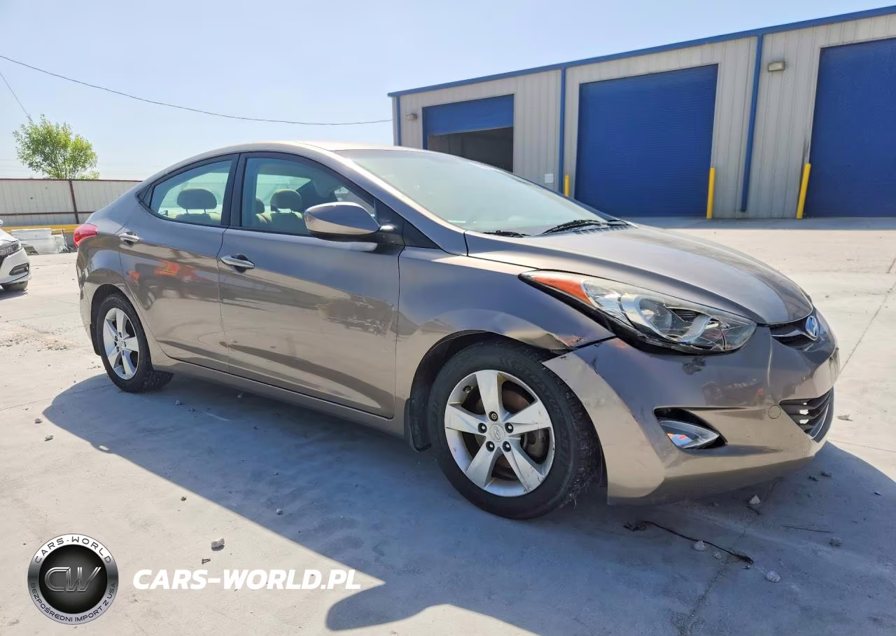 2013 Hyundai Elantra Gls VIN:5NPDH4AE5DH428117 - 4