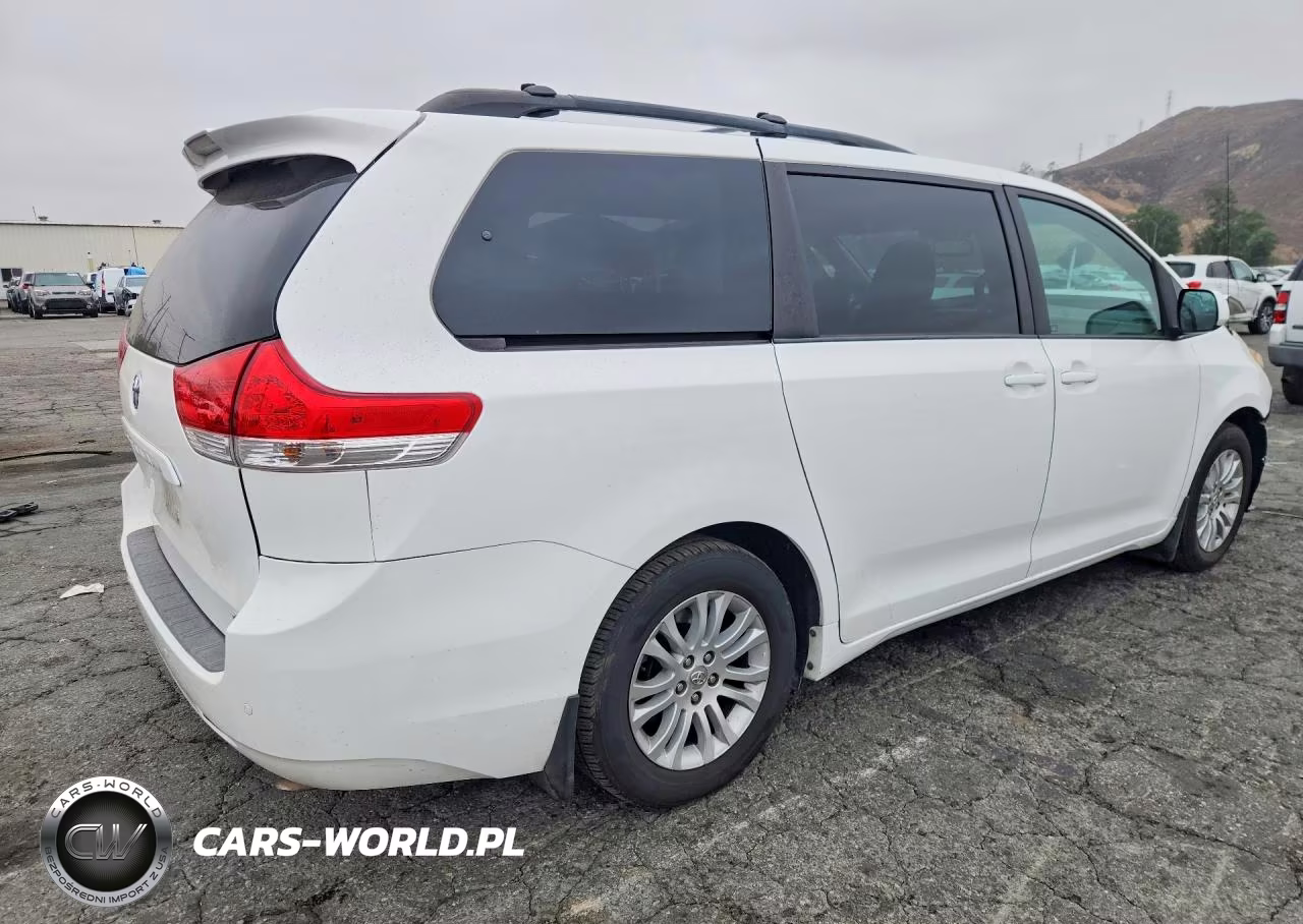 2011 Toyota Sienna Xle 8-Passenger VIN:5TDYK3DC6BS096705 - 3
