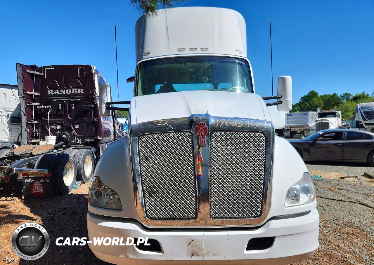 2017 Kenworth T680 Semi Truck VIN:1XKYDP9X4HJ176690 - 5