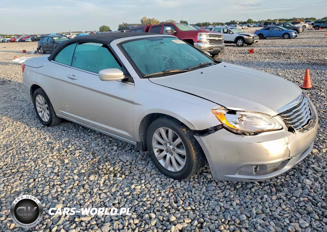 2012 Chrysler 200 Touring VIN:1C3BCBEB3CN233288 - 4
