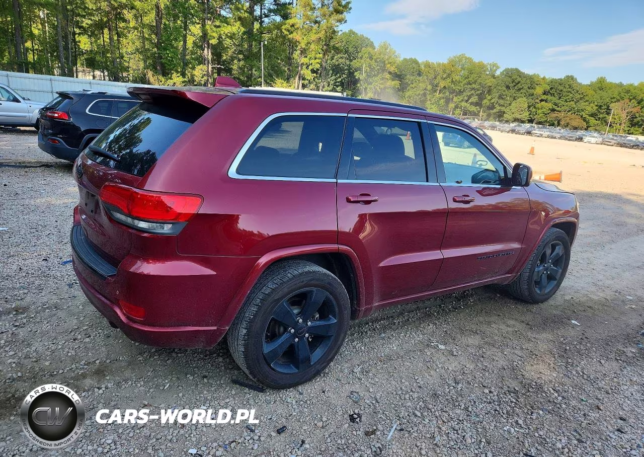 2015 Jeep Grand Cherokee Laredo VIN:1C4RJEAG6FC721590 - 3