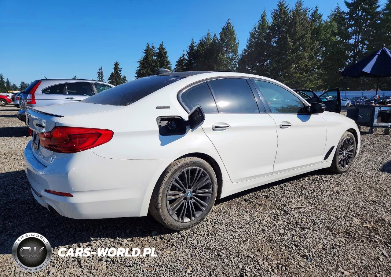 2018 BMW 530Xe VIN:WBAJB1C58JB084616 - 3