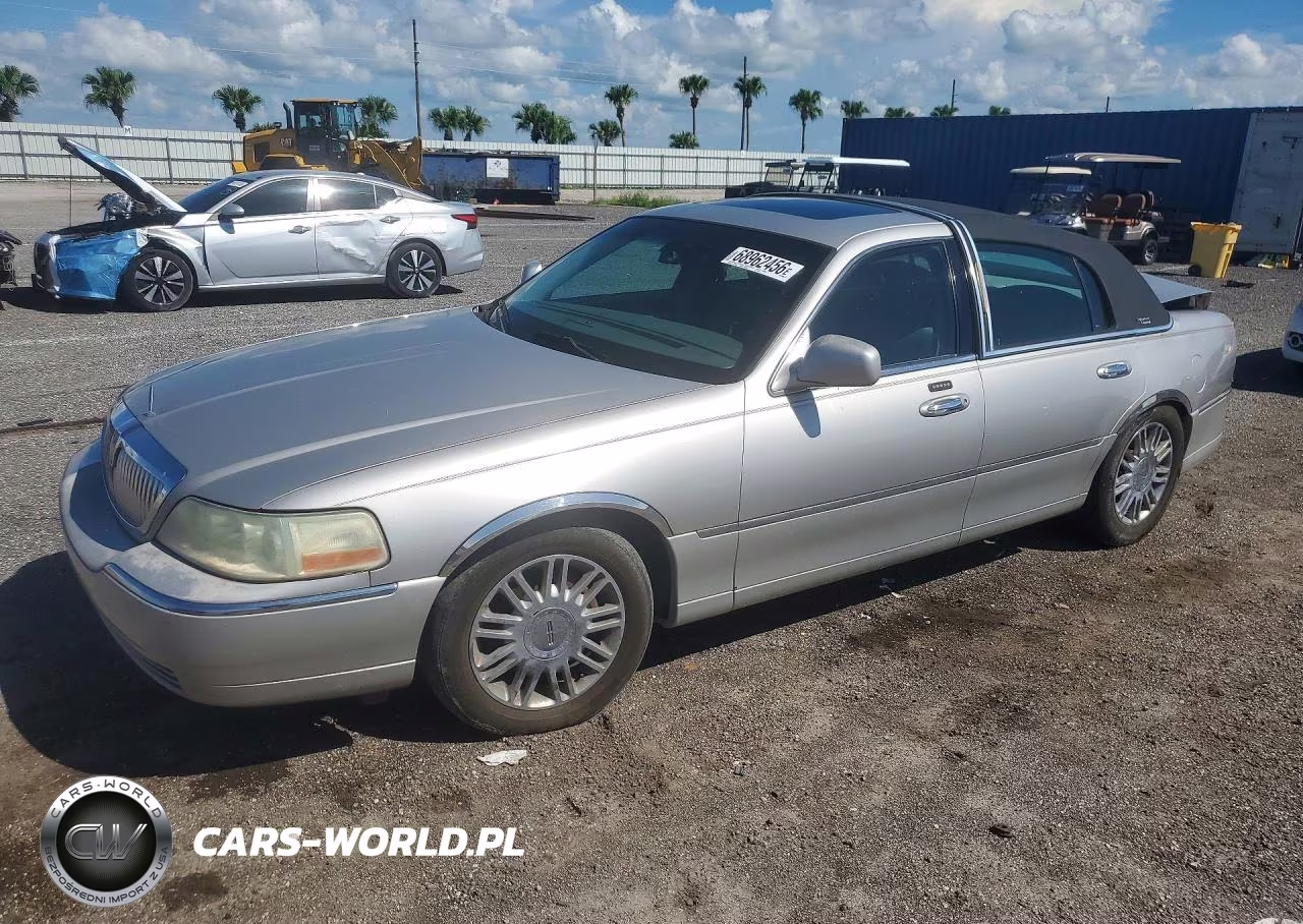 2007 Lincoln Town Car Signature Limited