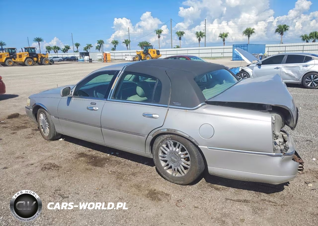 2007 Lincoln Town Car Signature Limited VIN:1LNHM82WX7Y607716 - 2