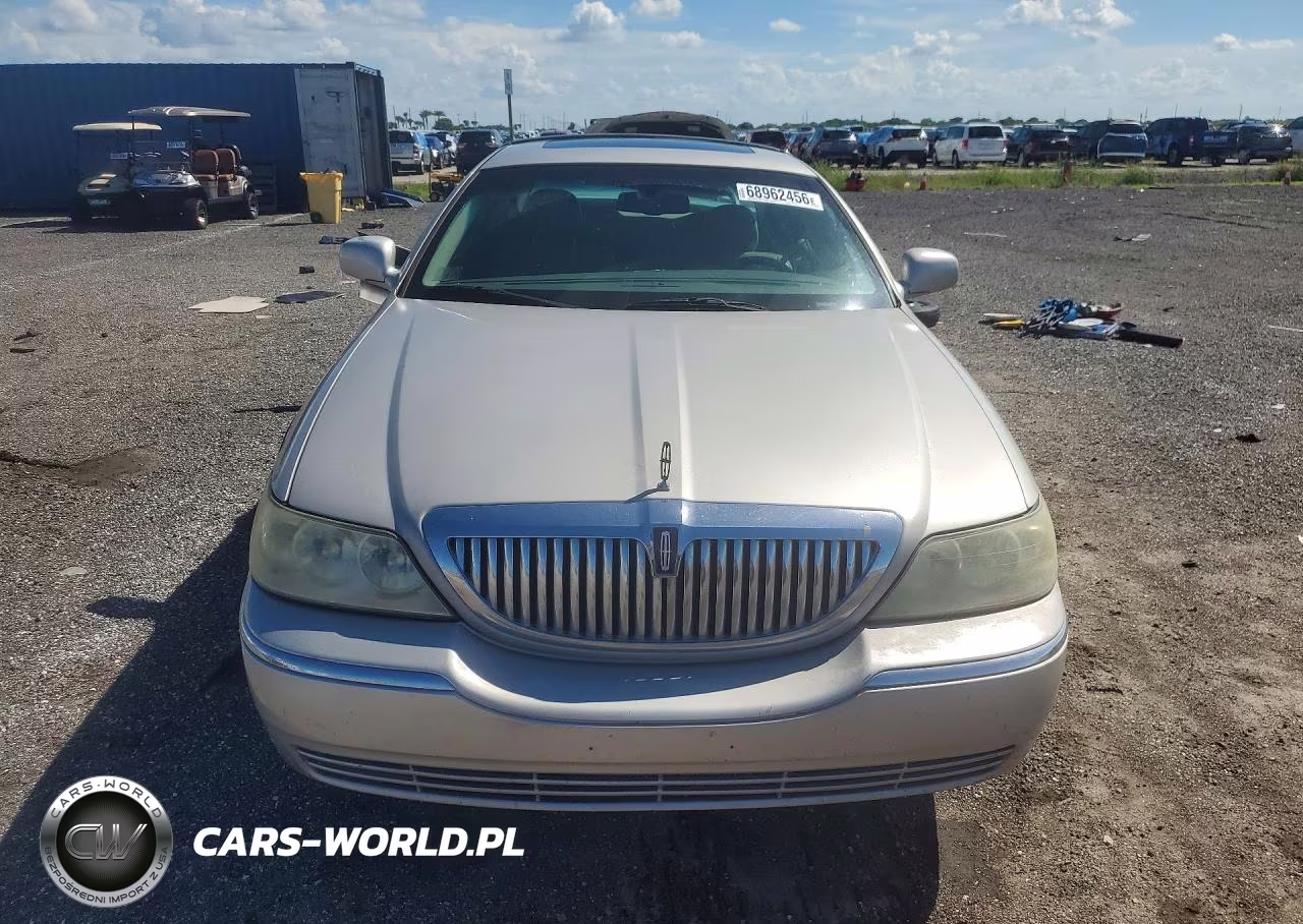 2007 Lincoln Town Car Signature Limited VIN:1LNHM82WX7Y607716 - 5