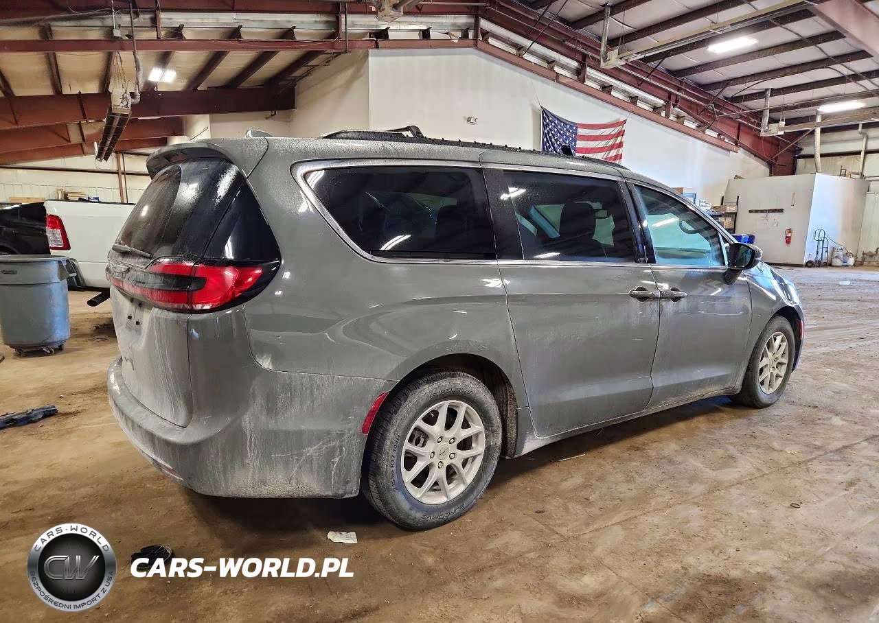 2022 Chrysler Pacifica Touring L VIN:2C4RC1BG7NR198782 - 3