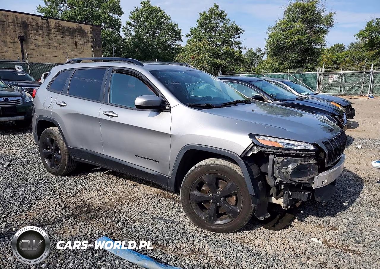 2016 Jeep Cherokee Latitude VIN:1C4PJMCB0GW225977 - 4