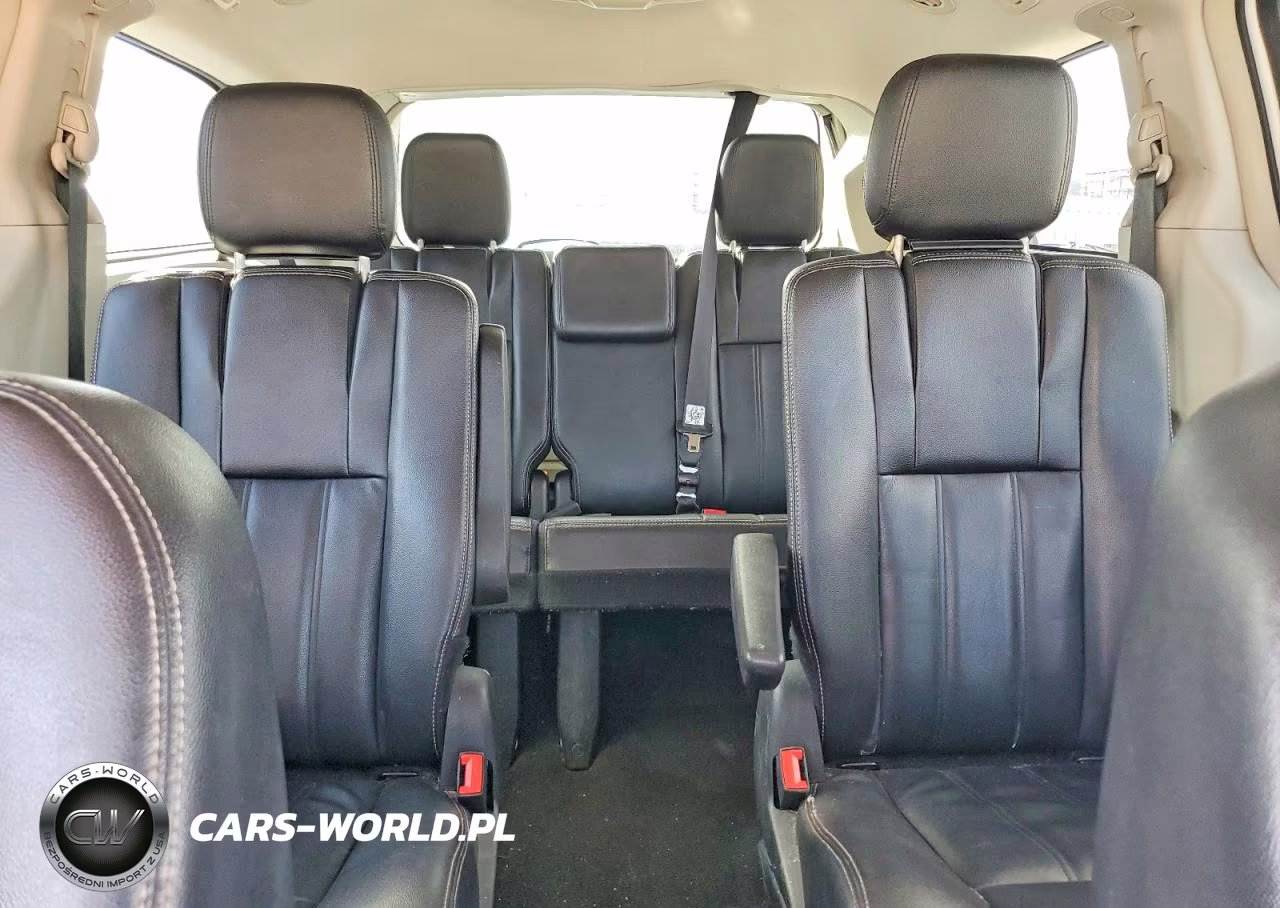 2014 Chrysler Town & Country Touring VIN:2C4RC1BG1ER444449 - 10