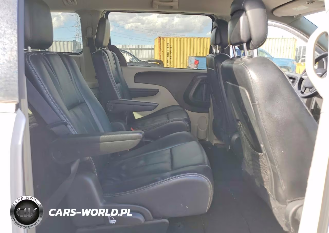 2014 Chrysler Town & Country Touring VIN:2C4RC1BG1ER444449 - 11