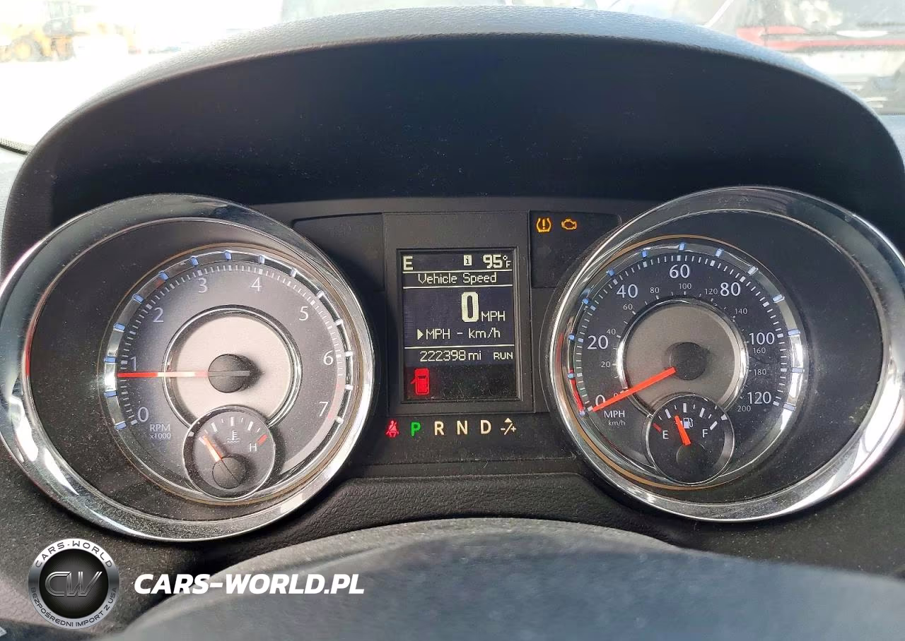 2014 Chrysler Town & Country Touring VIN:2C4RC1BG1ER444449 - 9