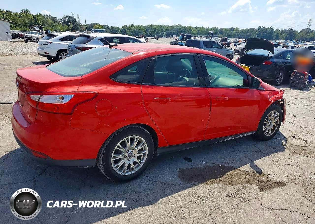 2012 Ford Focus Se VIN:1FAHP3F21CL132914 - 3