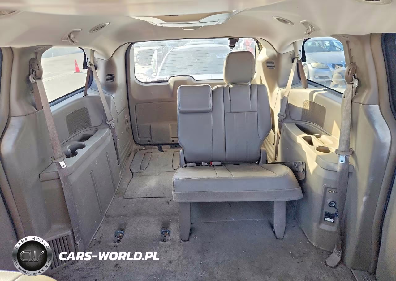 2012 Chrysler Town & Country Touring VIN:2C4RC1BG3CR350747 - 10
