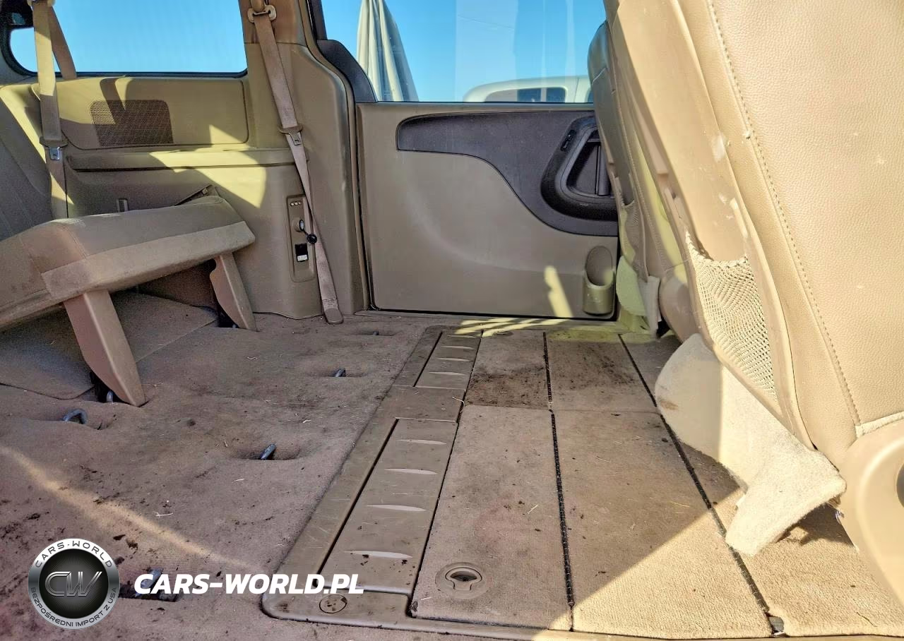 2012 Chrysler Town & Country Touring VIN:2C4RC1BG3CR350747 - 11