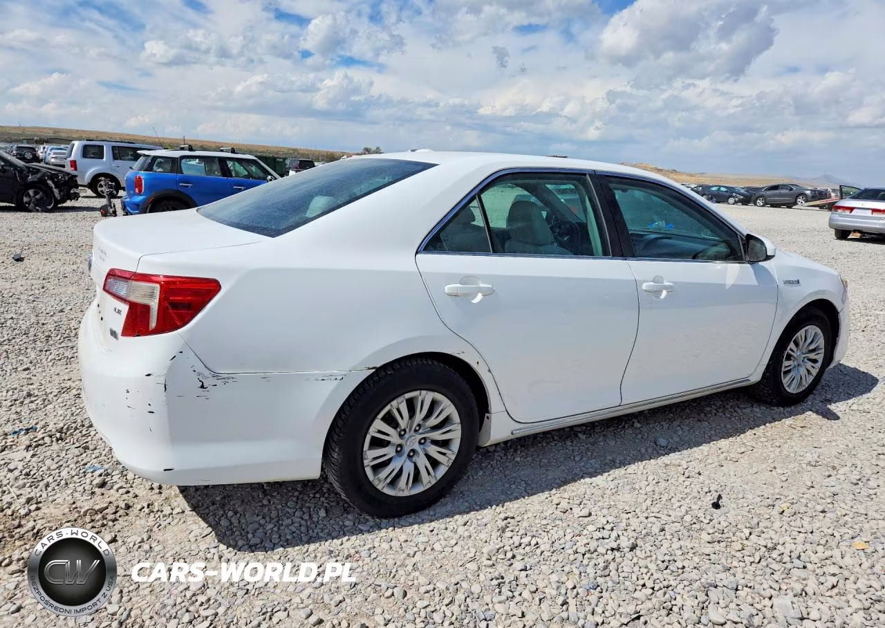 2013 Toyota Camry Hybrid Le VIN:4T1BD1FK9DU070585 - 3