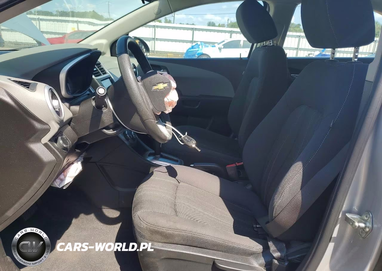 2019 Chevrolet Sonic Lt VIN:1G1JD5SB7K4107930 - 7
