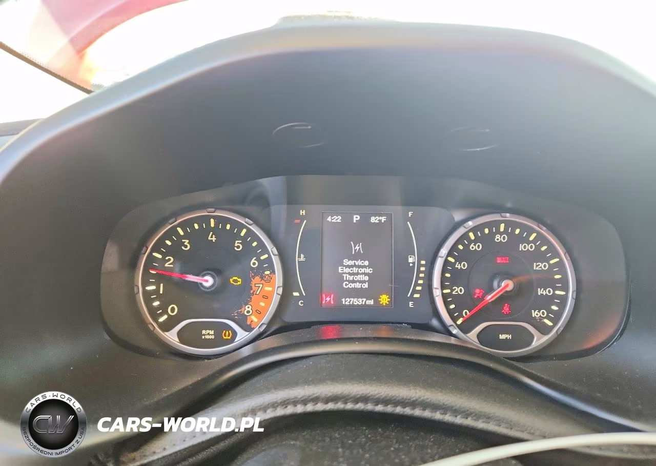 2015 Jeep Renegade Sport VIN:ZACCJAAT0FPB71216 - 9