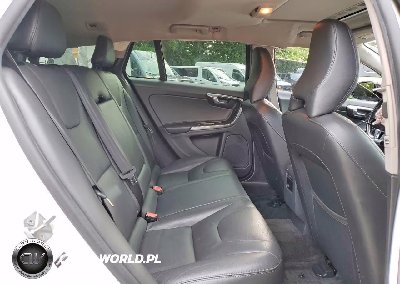2018 Volvo V60 Cross Country Premier VIN:YV440MWK6J2053080 - 11