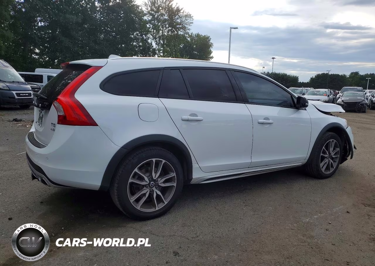 2018 Volvo V60 Cross Country Premier VIN:YV440MWK6J2053080 - 3