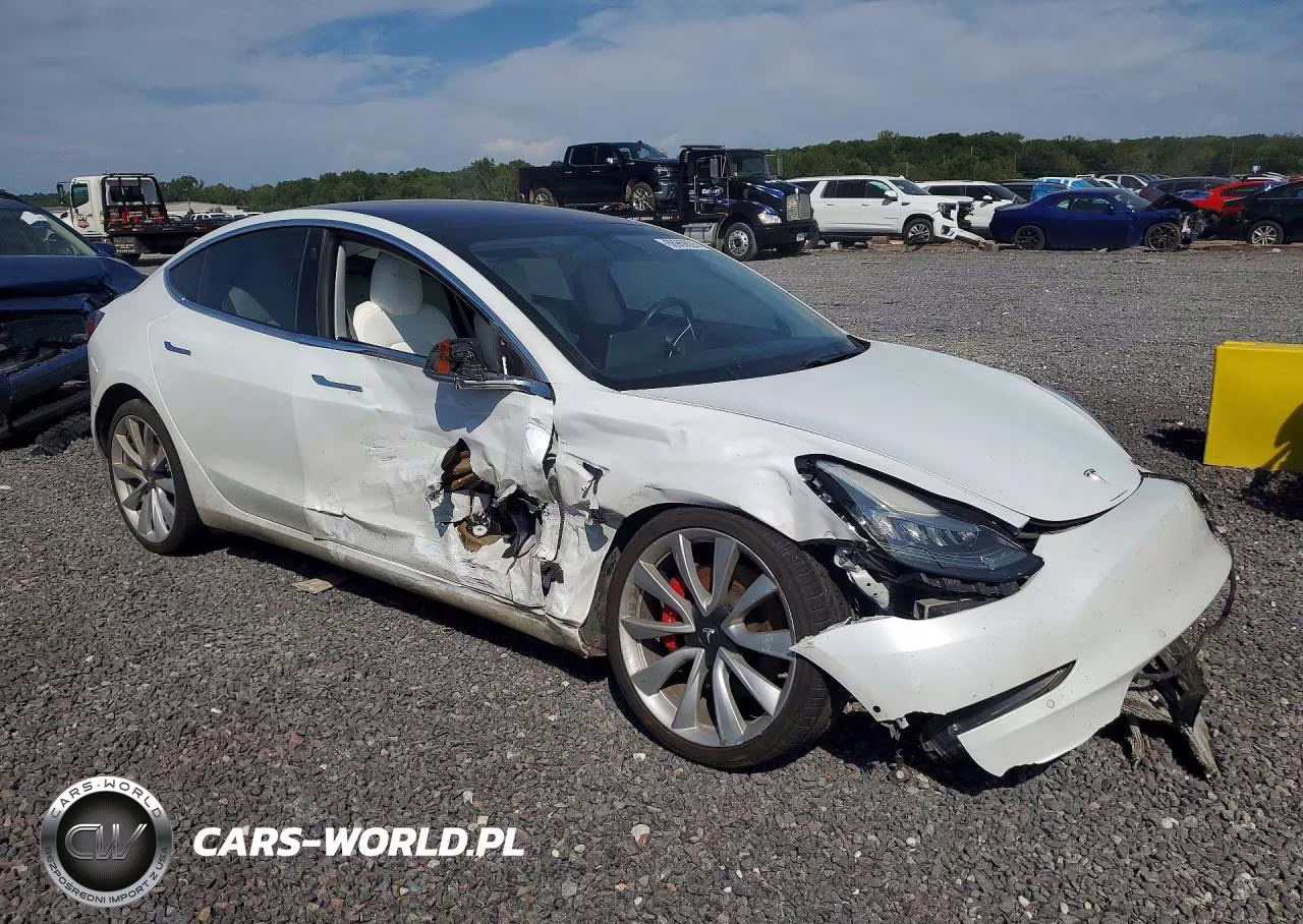 2018 Tesla Model 3 VIN:5YJ3E1EB3JF081352 - 4