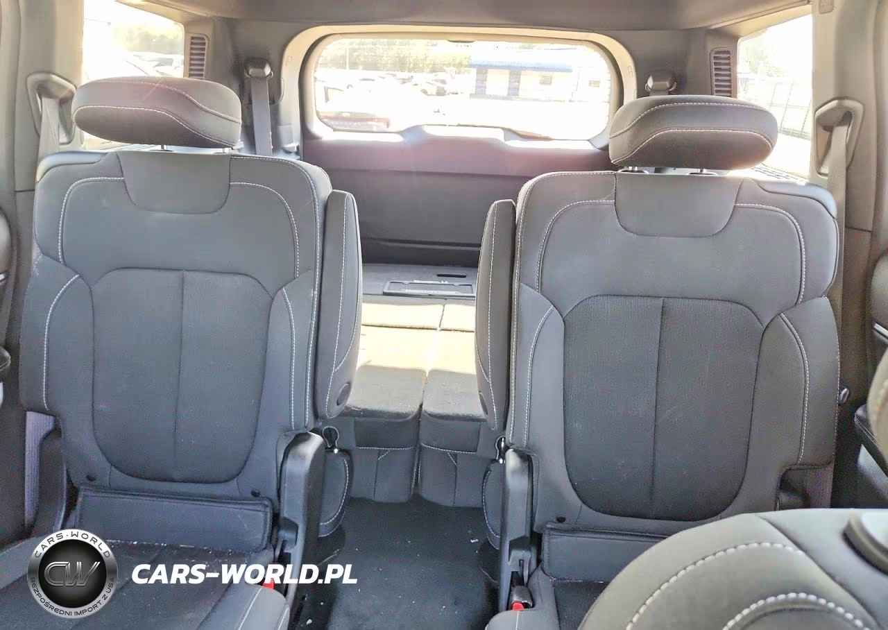 2025 Jeep Grand Cherokee L Laredo VIN:1C4RJJAG9S8676294 - 10
