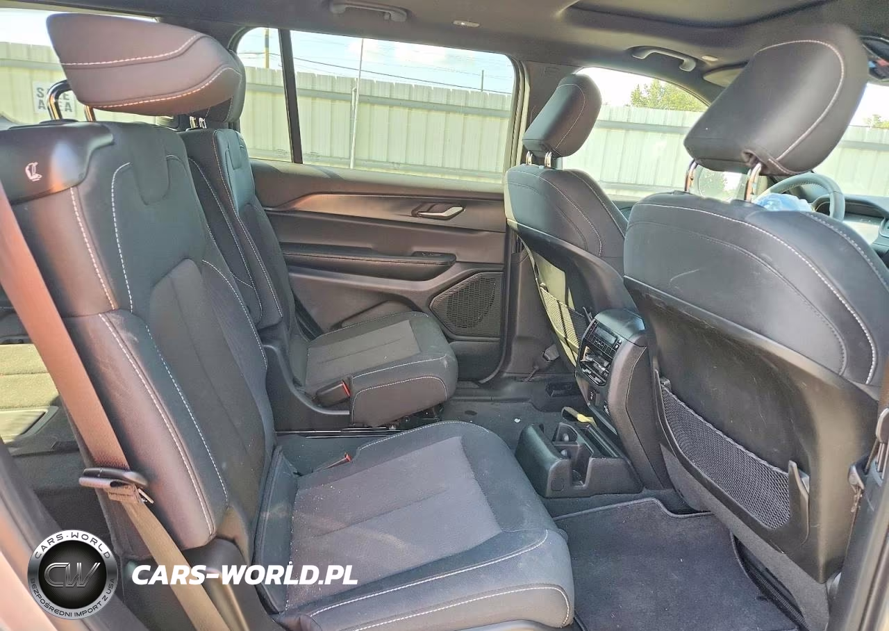 2025 Jeep Grand Cherokee L Laredo VIN:1C4RJJAG9S8676294 - 11