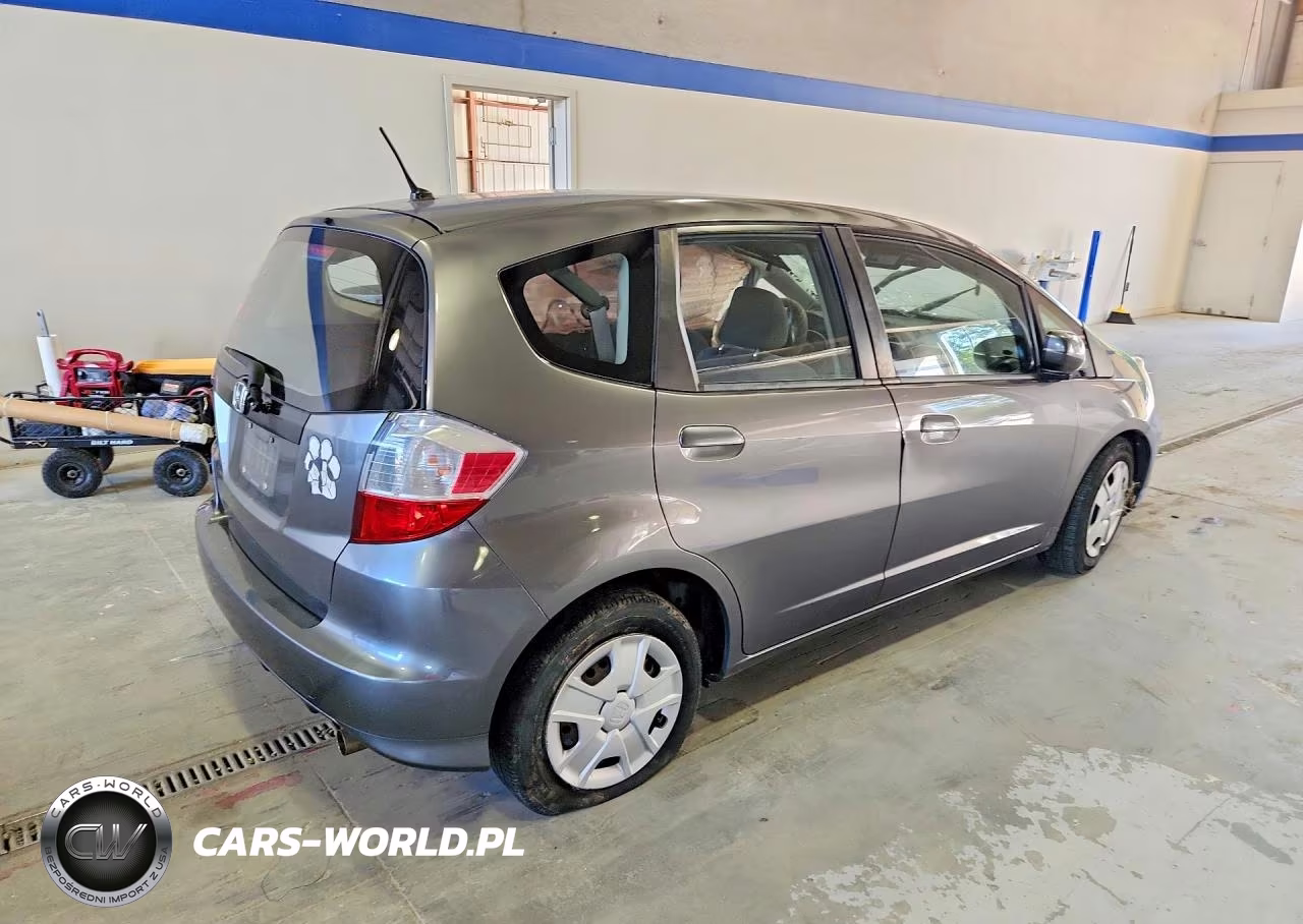 2013 Honda Fit VIN:JHMGE8G31DC054358 - 3