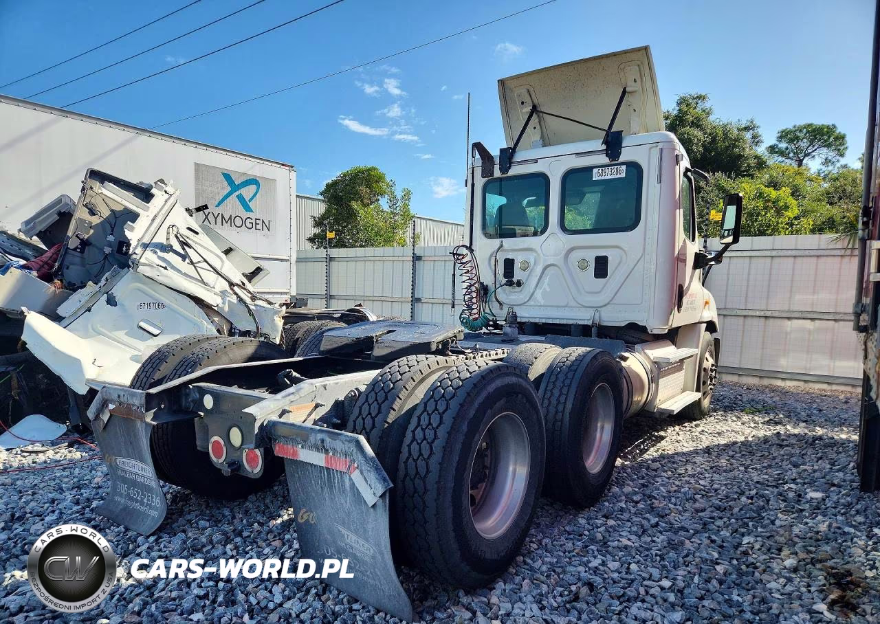 2016 Freightliner Cascadia 113 VIN:1FUJGBDV5GLGS7928 - 3
