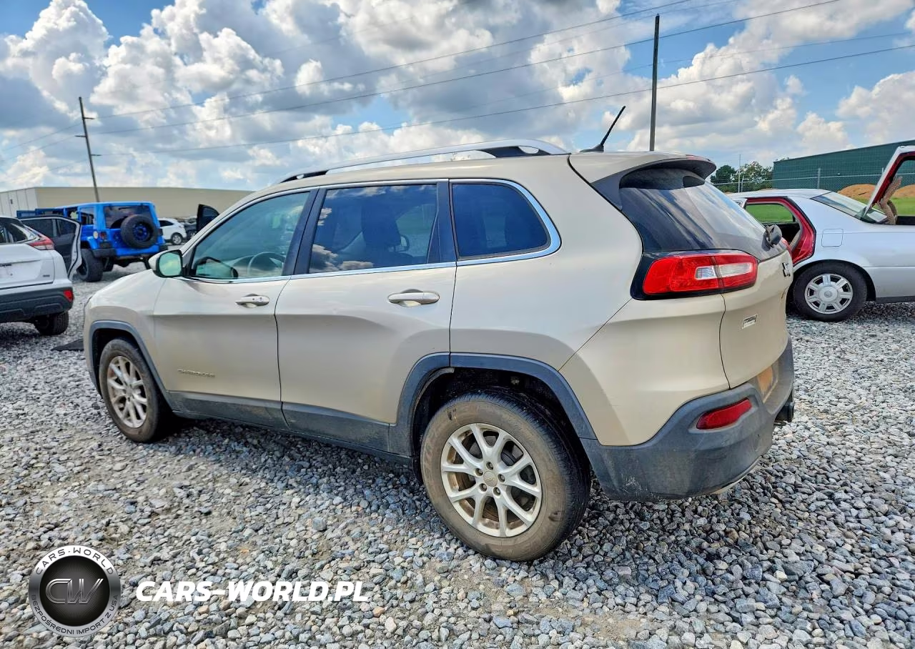 2015 Jeep Cherokee Latitude VIN:1C4PJLCS8FW712580 - 2