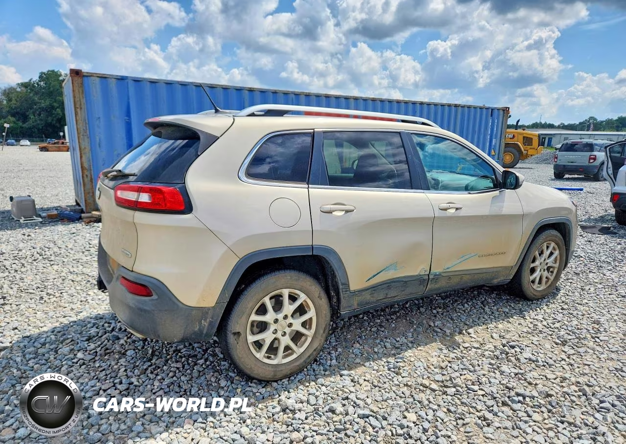 2015 Jeep Cherokee Latitude VIN:1C4PJLCS8FW712580 - 3