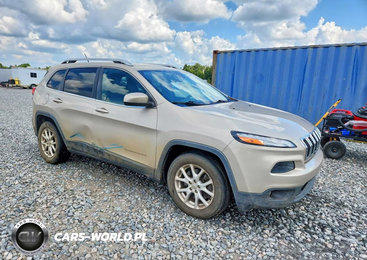 2015 Jeep Cherokee Latitude VIN:1C4PJLCS8FW712580 - 4
