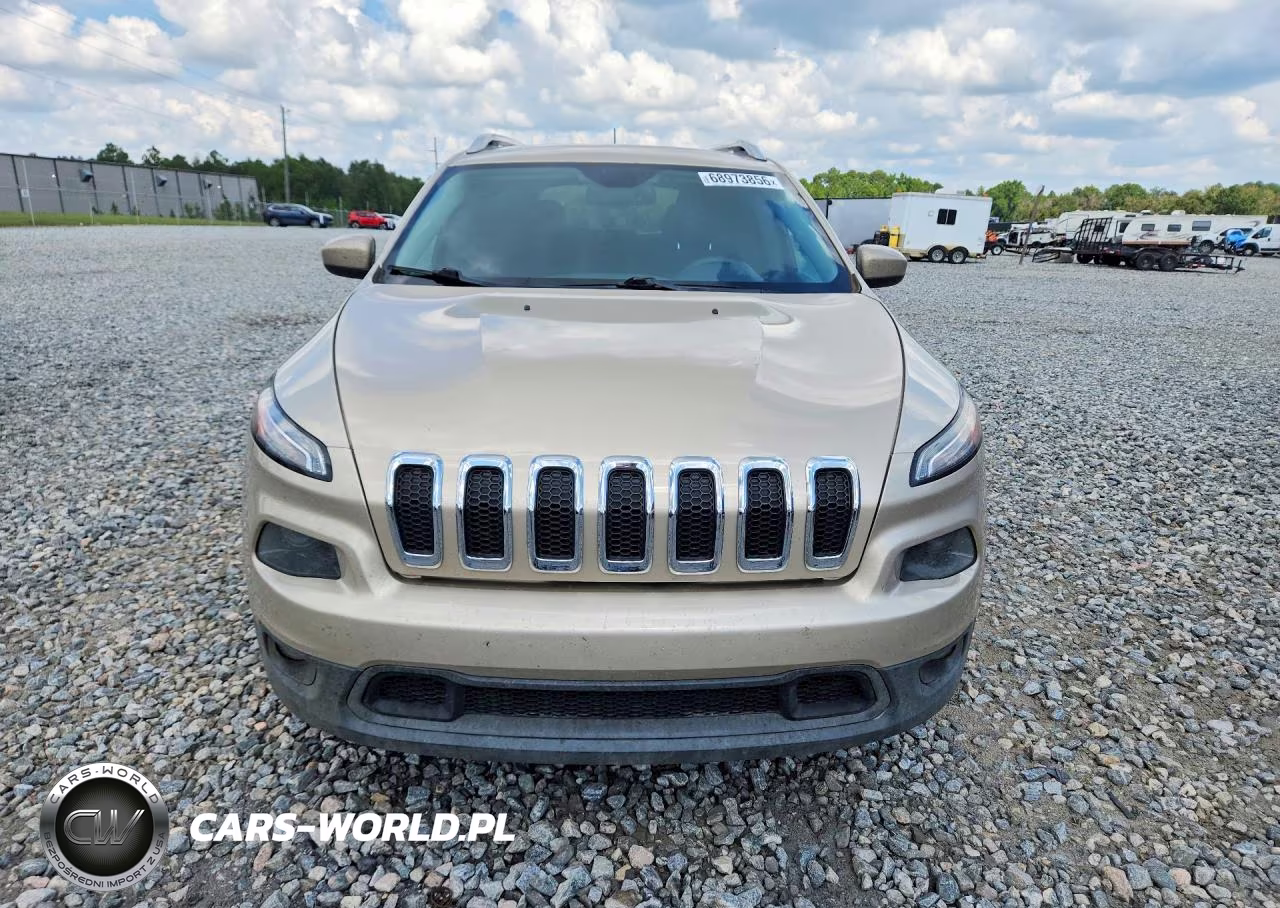 2015 Jeep Cherokee Latitude VIN:1C4PJLCS8FW712580 - 5
