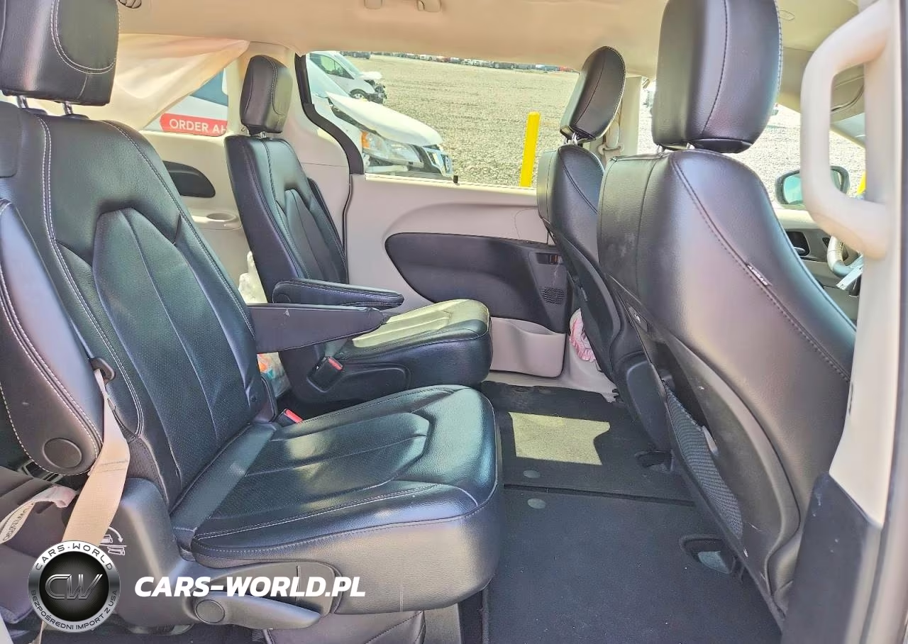 2022 Chrysler Pacifica Touring L VIN:2C4RC1BG1NR178317 - 11